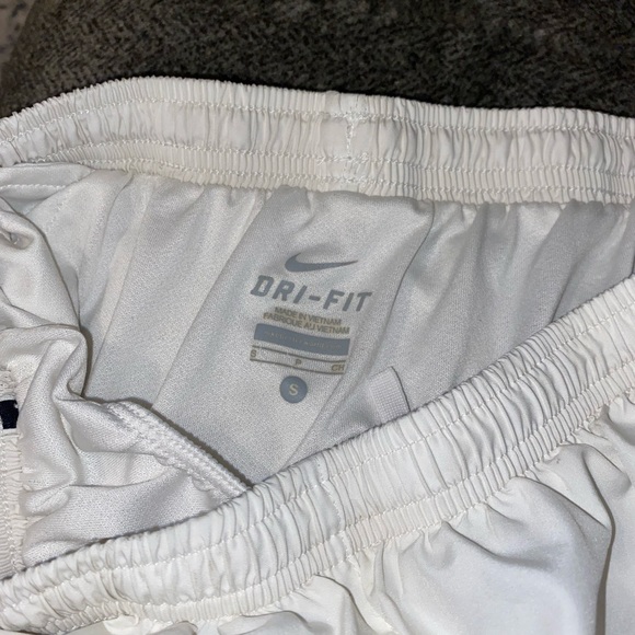 Nike white shorts - Picture 2 of 3